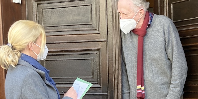 Landkreis Holzminden sucht Freiwillige für  Impfbegleitung von Seniorinnen und Senioren